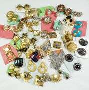 40 PAIRS FASHION EARRINGS