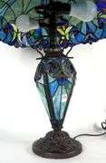 TIFFANY STYLE TABLE LAMP