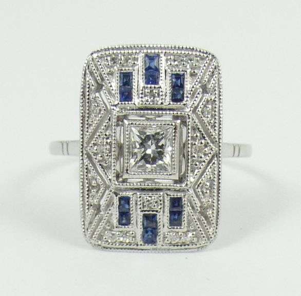 ELEGANT DIAMOND & SAPPHIRE RING