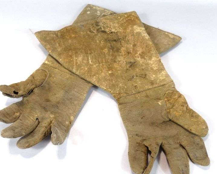 PAIR VINTAGE RIDING GLOVES