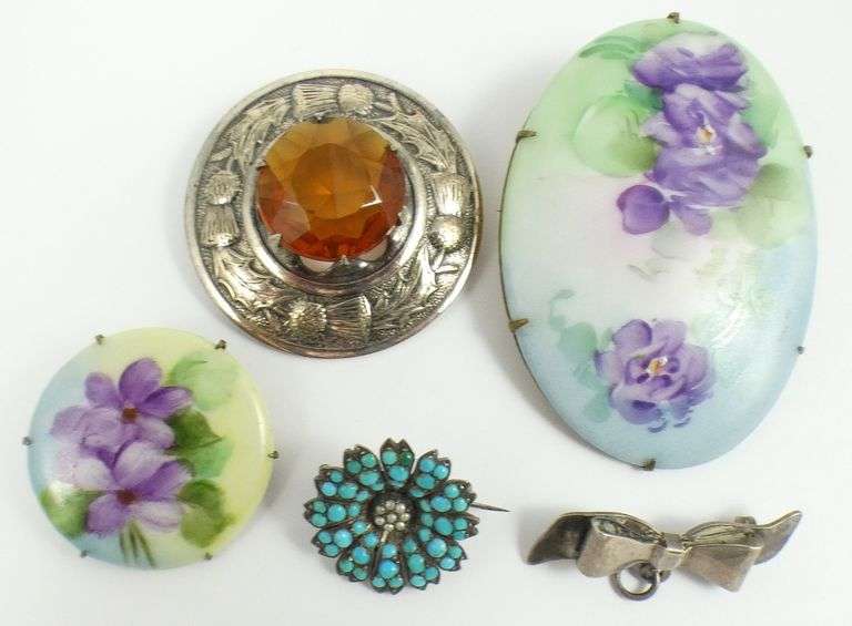 9 PINS & BROOCHES