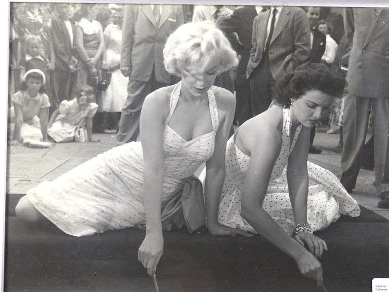 MARILYN MONROE & JANE RUSSELL PHOTO