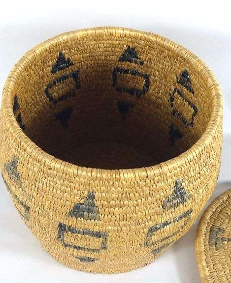 VINTAGE INUIT SEAGRASS BASKET