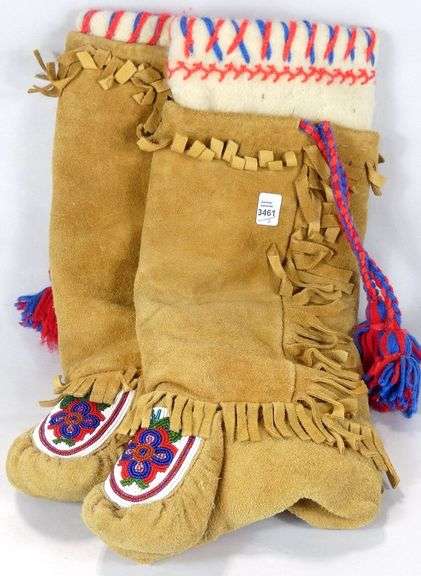 PAIR TRADITIONAL MOCCASINS