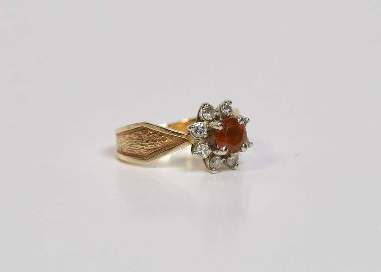 DIAMOND AND GARNET RING