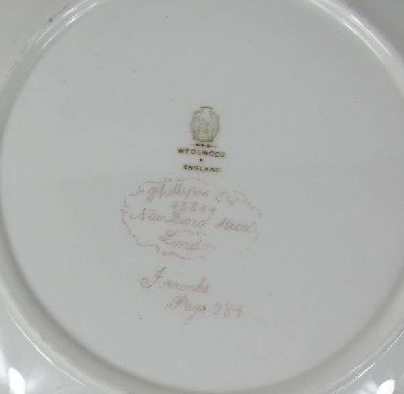 PAIR WEDGWOOD PICTURE PLATES