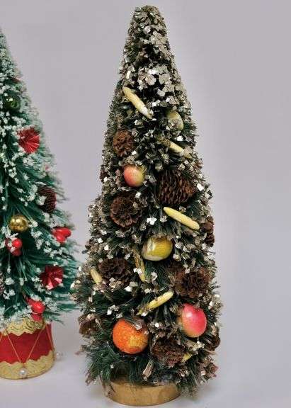 VINTAGE BOTTLE BRUSH TREES