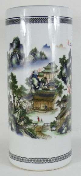 CHINESE PORCELAIN VASE
