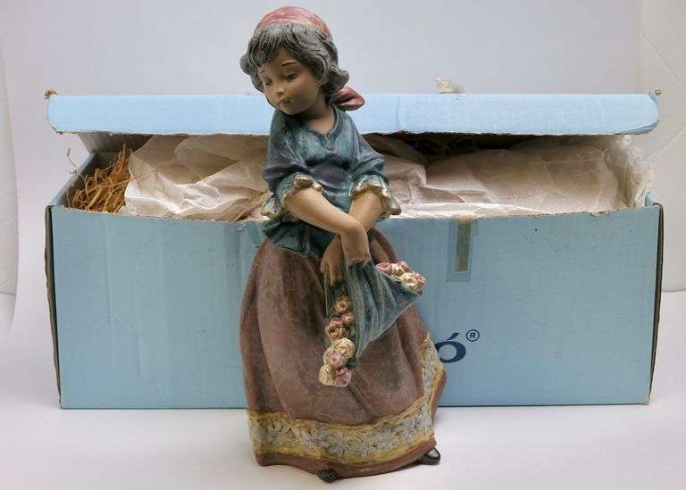LLADRO FIGURE
