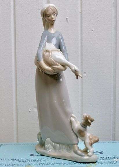 LLADRO FIGURE