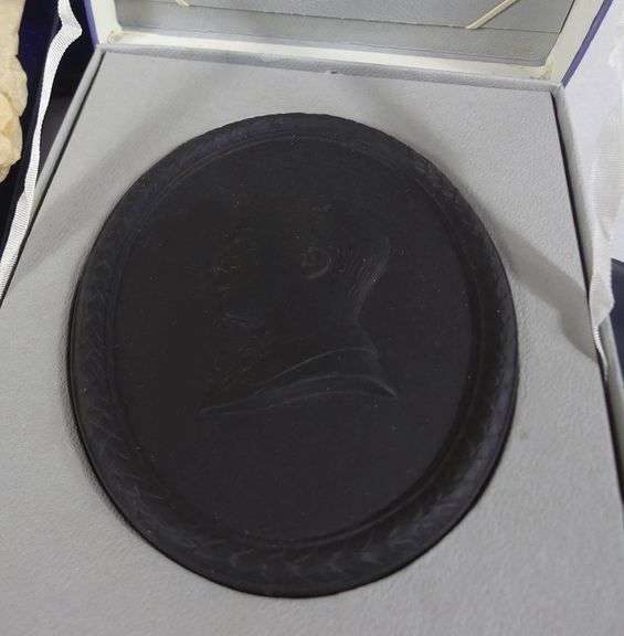 WEDGWOOD ROYALTY PLAQUES