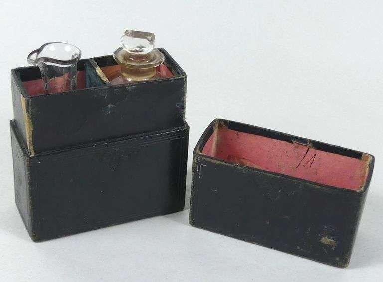 CIRCA 1900 APOTHECARY SET