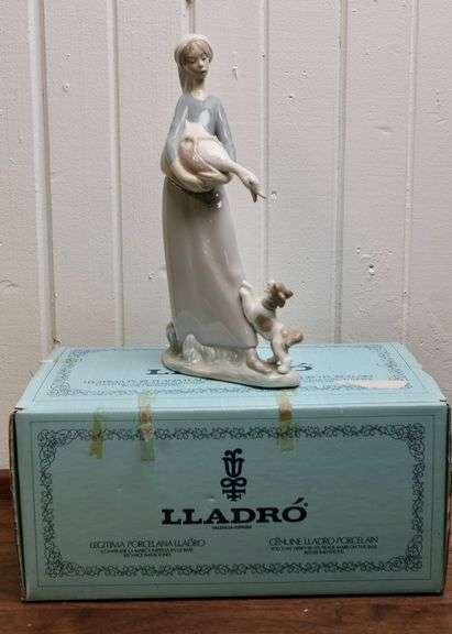 LLADRO FIGURE