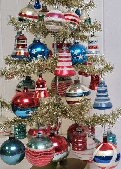 VINTAGE PATRIOTIC CHRISTMAS TREE