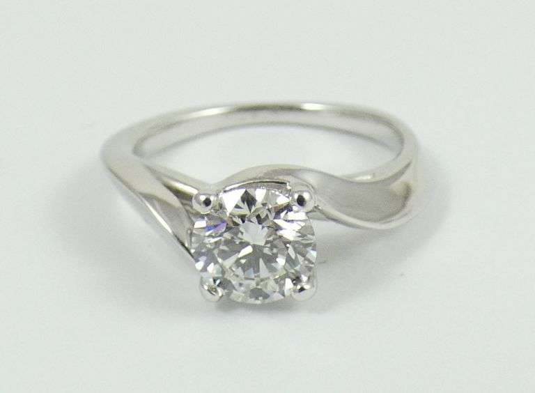 PLATINUM & DIAMOND TWO-RING SET