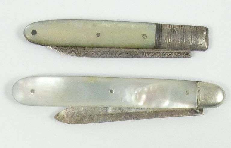 2 POCKET KNIVES