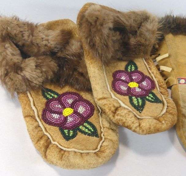PAIR MOCCASINS & MITTENS