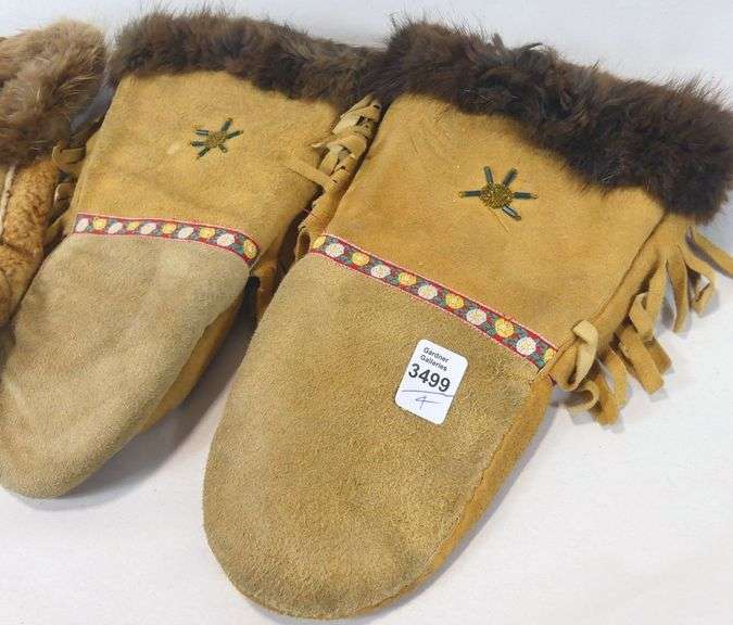 PAIR MOCCASINS & MITTENS
