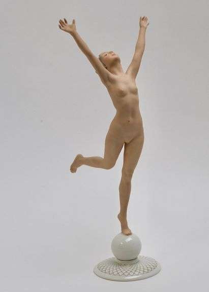 HUTSCHENREUTHER PORCELAIN FIGURE