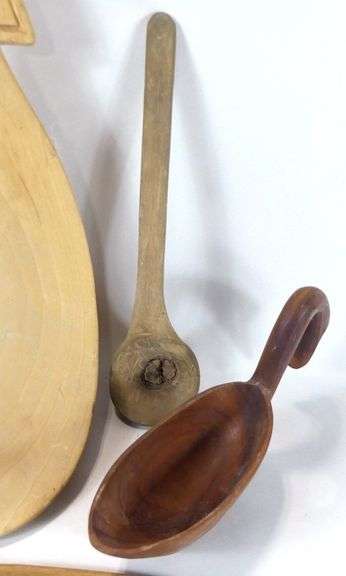 CARVED WOODEN UTENSILS