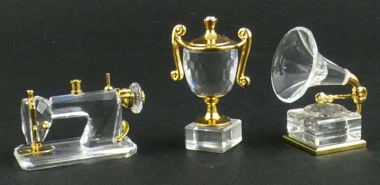 6 SWAROVSKI MINIATURES