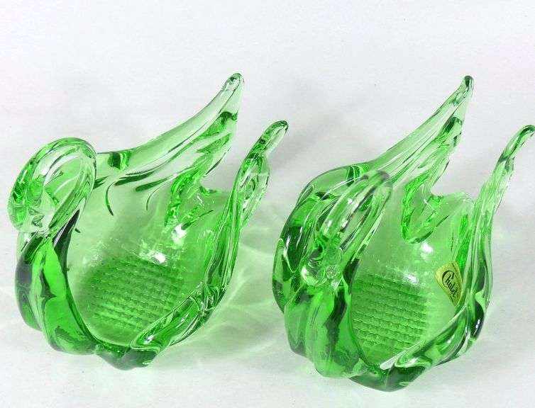 PAIR CHALET GLASS SWANS