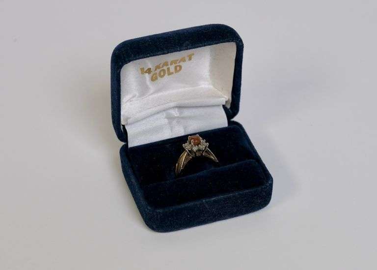DIAMOND AND GARNET RING