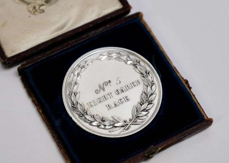 RARE THAMES REGATTA MEDAL