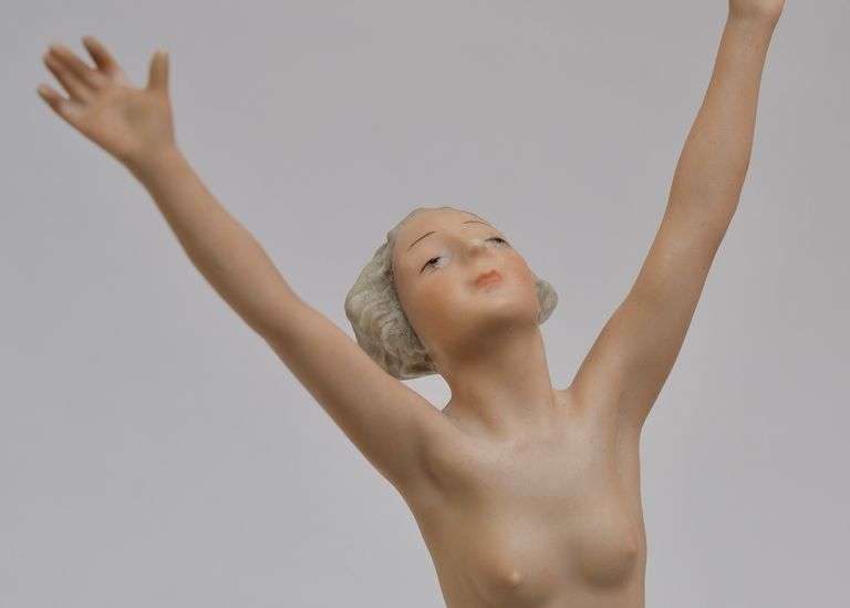 HUTSCHENREUTHER PORCELAIN FIGURE