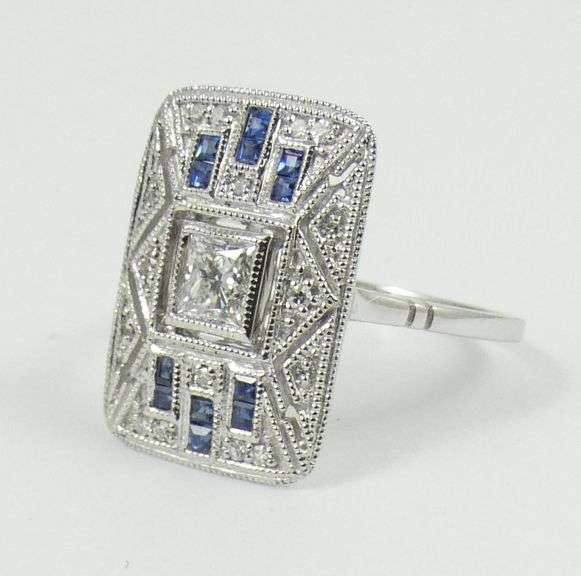 ELEGANT DIAMOND & SAPPHIRE RING