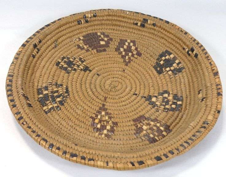 INDIGENOUS BASKETS & TRAY