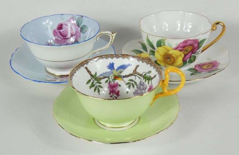 CUPS & SAUCERS; SERVING DISH
