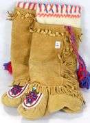 PAIR TRADITIONAL MOCCASINS