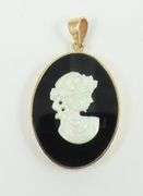 ELEGANT CAMEO PENDANT