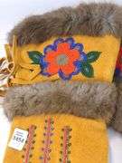 PAIR GAUNTLET MITTENS