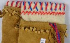 PAIR TRADITIONAL MOCCASINS