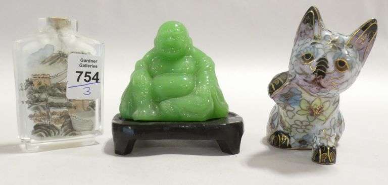 TWO CHINESE FIGURINES AND SNUFF BOTTLE