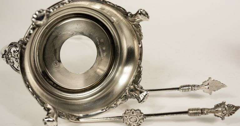 MARY GREGORY PICKLE CRUET