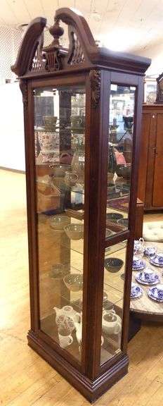 CHIPPENDALE STYLE CURIO CABINET