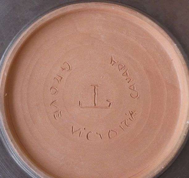 GROVE POTTERY CHARGER