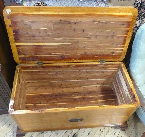 CEDAR LINED BLANKET BOX