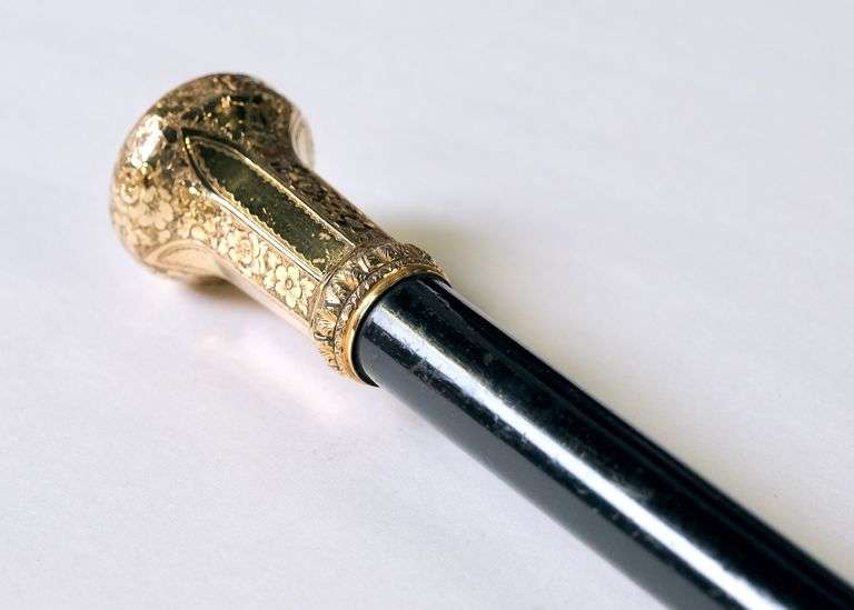 ANTIQUE WALKING STICK