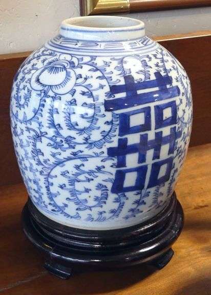 THREE PIECES OF CHINESE PORCELAIN