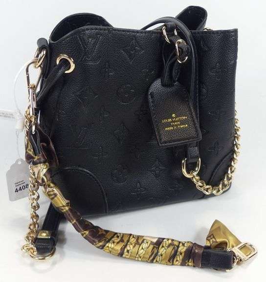 LOUIS VUITTON BUCKET BAG