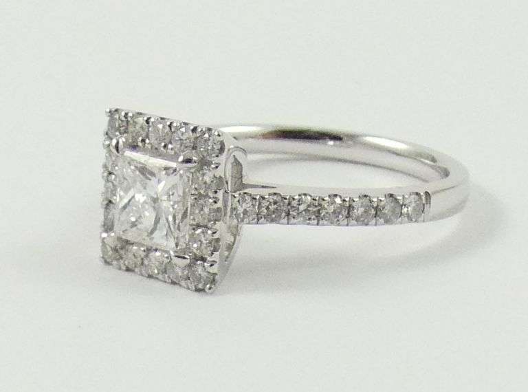 PRINCESS CUT DIAMOND RING