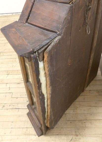 ANTIQUE CHINESE HANGING CABINET