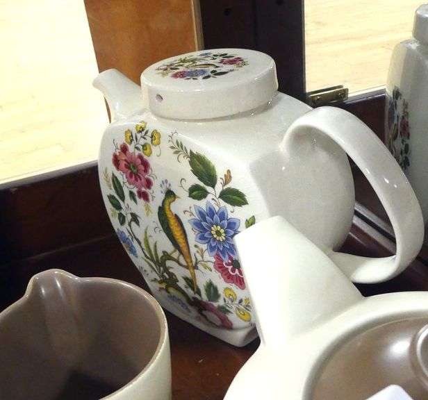 TEAPOT AND POOLE POTTERY TEA SET