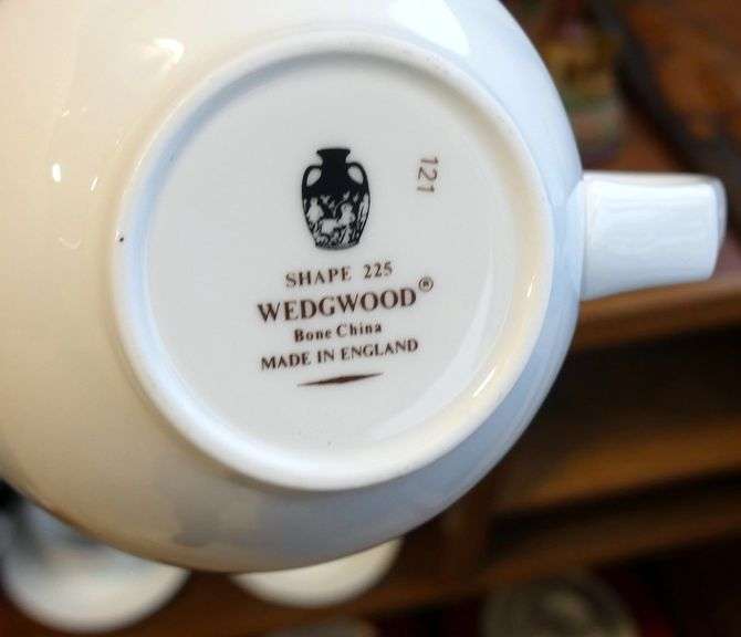 WEDGWOOD "SHAPE 225" TEA AND COFFEE SERVICE