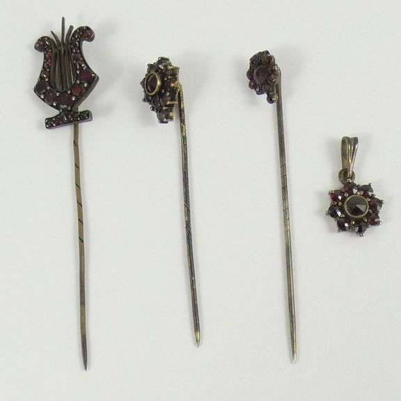 COLLECTION ANTIQUE GARNET JEWELLERY