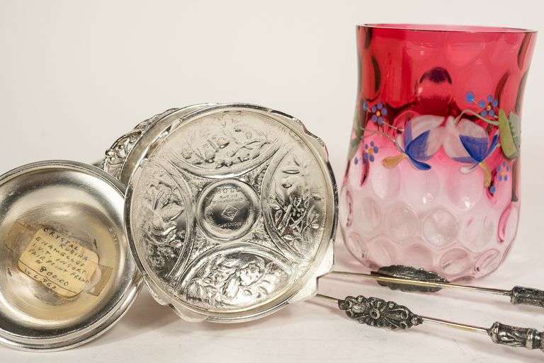 CRANBERRY TO CLEAR GLASS PICKLE CRUET